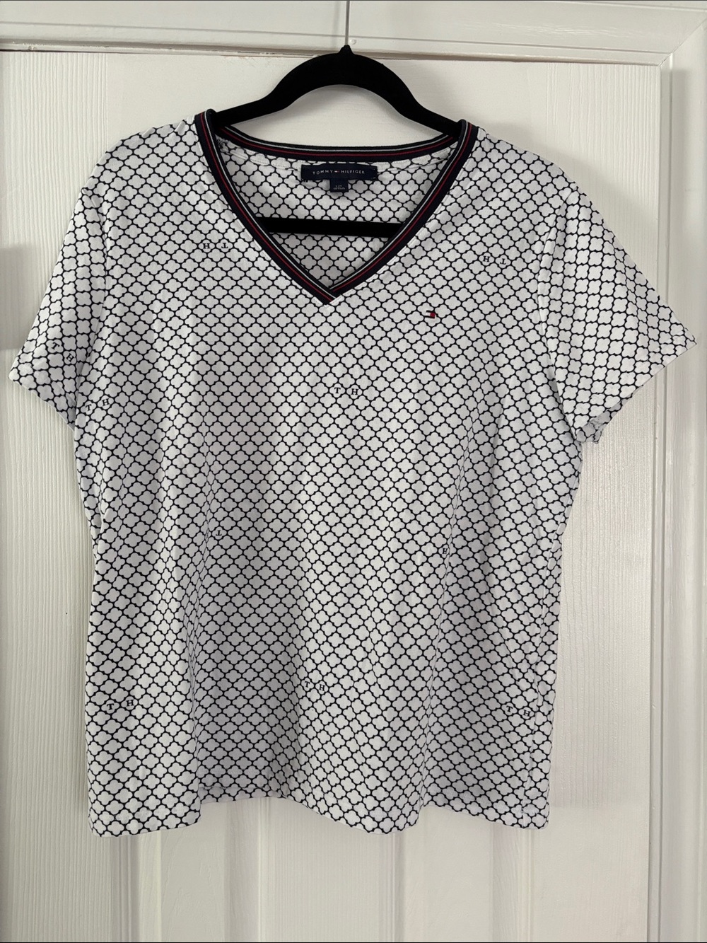 Tommy Hilfiger Women's Geometric V-Neck Embroidered Logo Tee (Size Large)